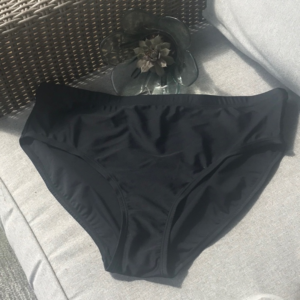 Ladies black St John’s Bay swim suit bottoms.NWOT